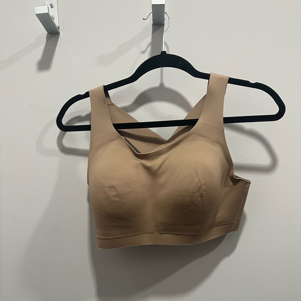 Lululemon Enlite Sports Bra. 36D. Tan